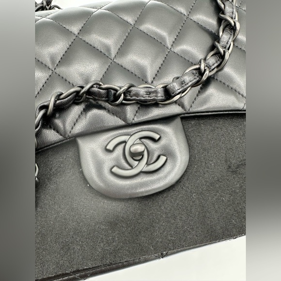 Chanel So Black Jumbo Lambskin - Picture 2 of 12